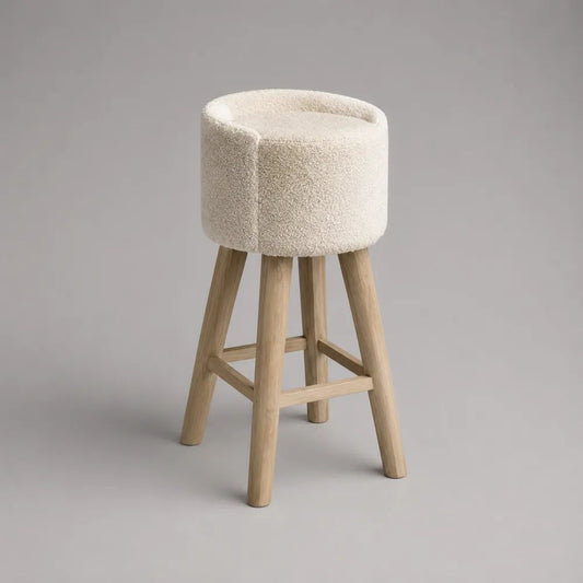 Sgabello da bar imbottito avorio con schienale curvo in tessuto bouclé e gambe in legno, 52 × 50 × 93 cm