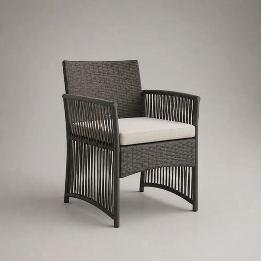 Poltrona da giardino con braccioli in rattan PE grigio antracite e cuscino beige chiaro, 59 x 62 x 87 cm