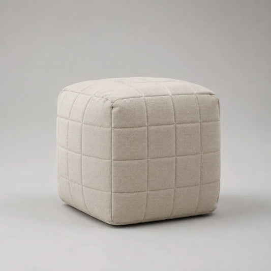 Pouf poggiapiedi cubico trapuntato in poliestere beige chiaro, 45 × 45 × 45 cm